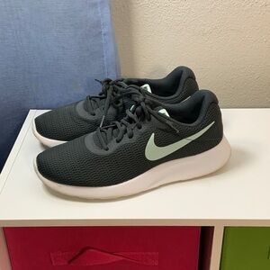 Nike TANJUN Charcoal/Slate Grey and White Running Shoes 9.5 Women/8 men